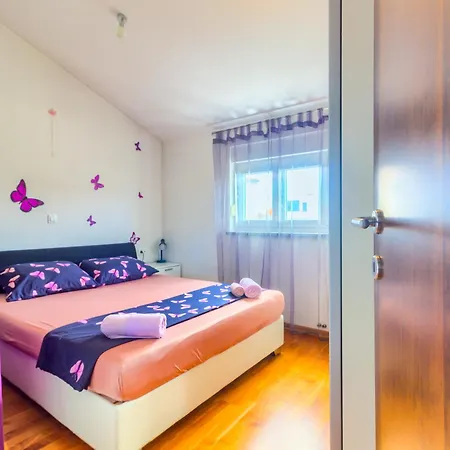 Apartments Zara Apartament