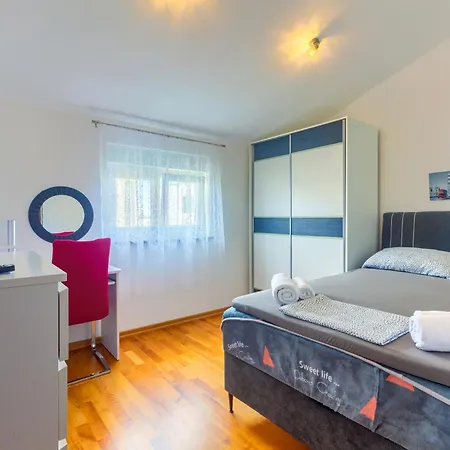 Apartments Zara شقة *