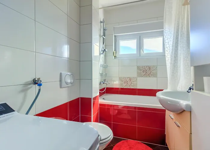 Apartments Zara דירה זאדאר